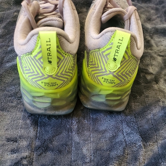 New Balance Fresh Foam X Hierro V6 Gray/Green WTHIERO6 woman's size 11 sneakers - Picture 6 of 11